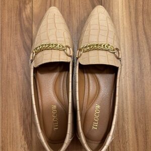 Women's Tan Loafers with Gold Chain